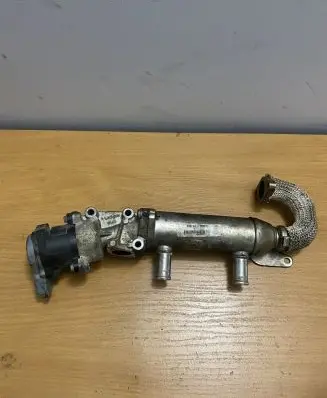 Land Rover Discovery 3 - LR3 EGR valve 4U3Q9Y493BJ 4R8Q90475B