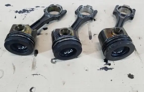 Volkswagen PASSAT B8 Piston with connecting rod