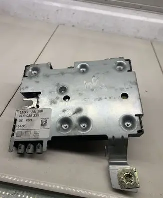Audi A3 S3 8L Antenna control unit 8P3035225