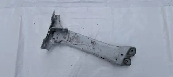 Audi A3 S3 8V Fender mounting bracket 8V0821131 8Y0821137 02S35Z4