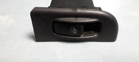 Hyundai Trajet Electric window control switch 621w10100 612w10530
