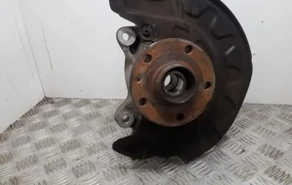 Volkswagen PASSAT B8 Front wheel hub 5Q0407257A
