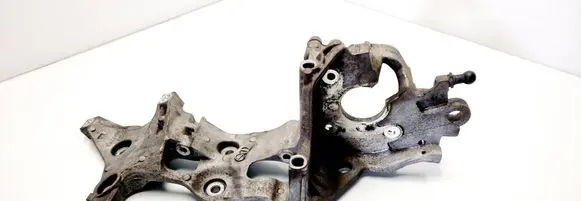 Volkswagen PASSAT B8 Generator/alternator bracket 04L903143B