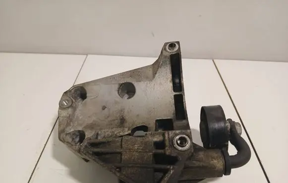 BMW X5 E53 A/C compressor mount bracket 653202
