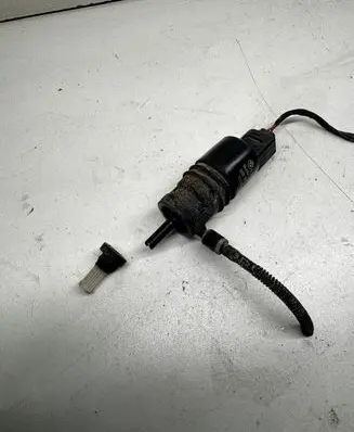 BMW 5 E60 E61 Windscreen/windshield washer pump 8362154 00801712