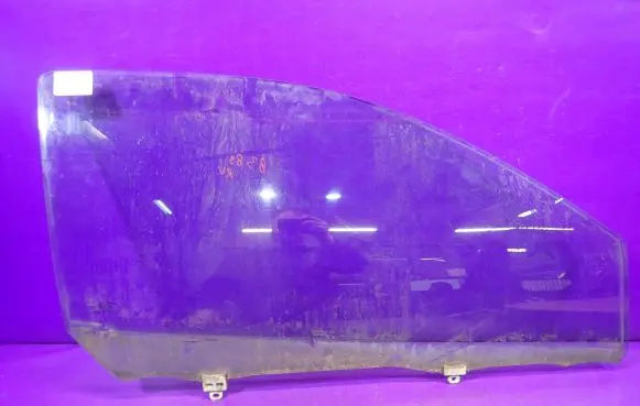 Toyota Yaris Front door window glass four-door