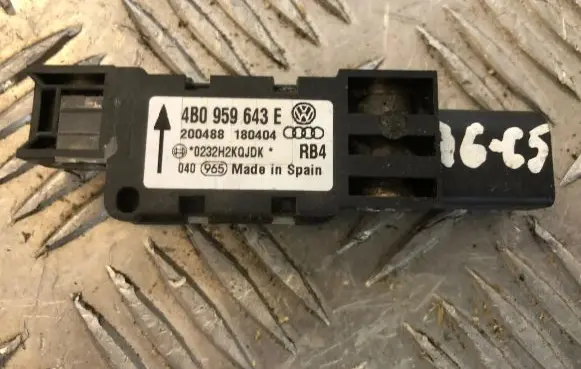 Audi A6 S6 C5 4B Airbag deployment crash/impact sensor 4B0959643E 200488180404