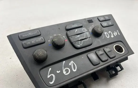Volvo S60 Climate control unit 8682930