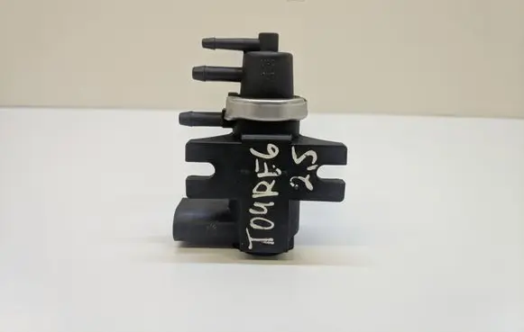 Volkswagen Touareg I Turbo solenoid valve 1J0906627
