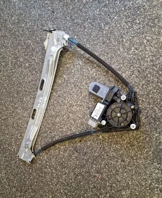 Fiat 500L Rear door window regulator with motor