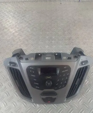 Radio/CD/DVD/GPS head unit