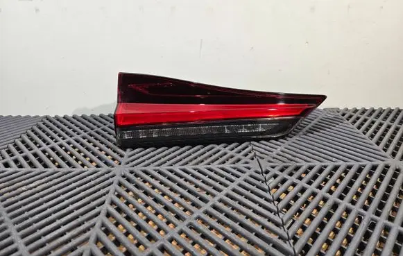 Lexus CT 200H Tailgate rear/tail lights