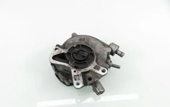 Volkswagen Touareg I Vacuum pump 07Z145209B