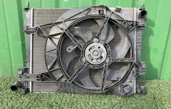 Renault Trafic II (X83) Coolant radiator 8200411166 7701050191