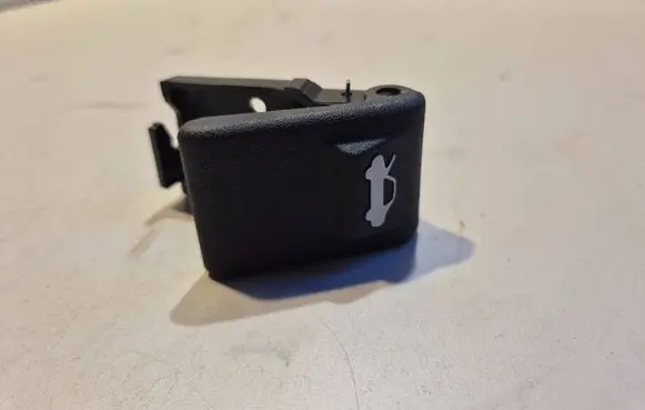 KIA Sportage Engine bonnet (hood) release handle