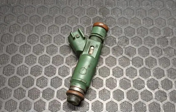 Volvo S60 Fuel injector 9470229