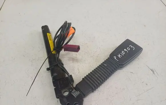 Ford Focus Front seatbelt buckle 