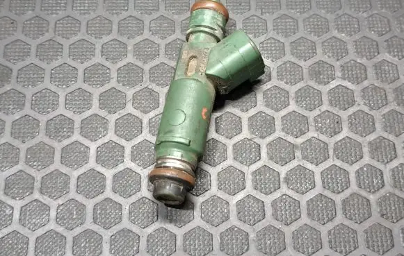 Volvo S60 Fuel injector 9470229