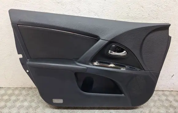 Toyota Avensis T270 Front door card panel trim 6762005670C3 6777805040 6762905040