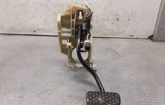 BMW 5 E60 E61 Brake pedal 6769221 4010613C