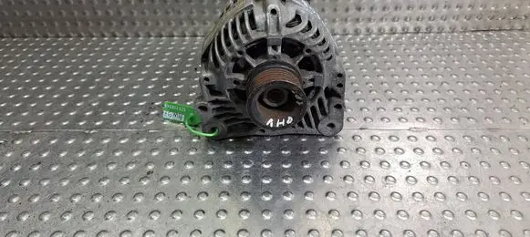 Volkswagen PASSAT B4 Generator/alternator 037903023G