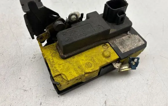 Volvo S80 Front door lock 8650545
