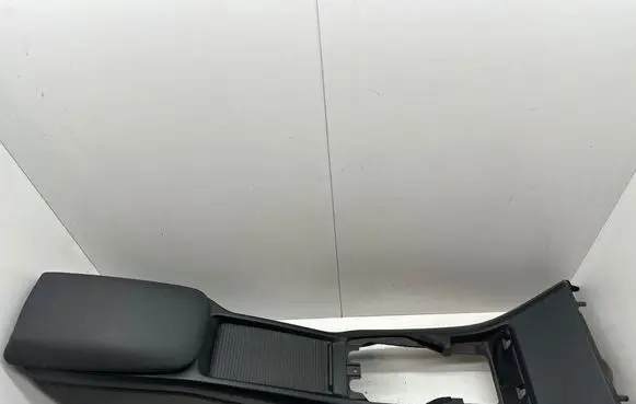 Volvo V40 Armrest 08632771 08632777 31334079