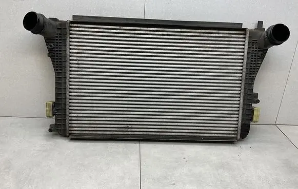 Volkswagen Touran II Intercooler radiator 1K0145803BN