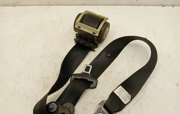 BMW 5 E60 E61 Front seatbelt