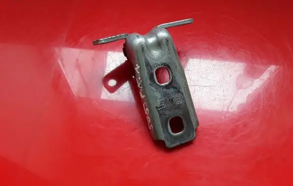 Chevrolet Cruze Front door lower hinge A046057 P11278