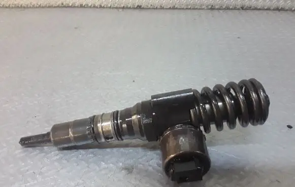 Audi A4 S4 B7 8E 8H Fuel injector 0414720404 03G130073G