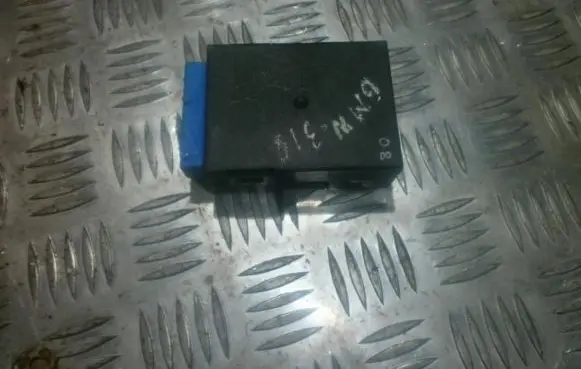 BMW 3 E36 Window wiper relay 61358357068 05012100