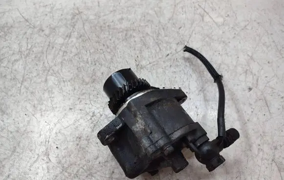 Toyota Land Cruiser (J120) Vacuum pump 