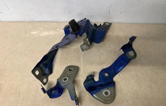 BMW i4 Fender mounting bracket 7486806