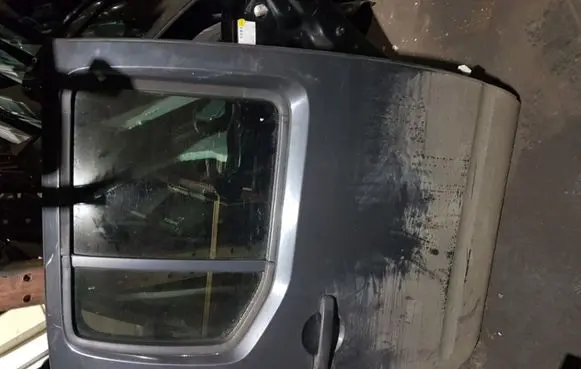 Nissan Navara Rear door