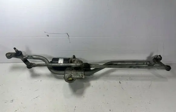 Volkswagen Multivan T5 Front wiper linkage and motor