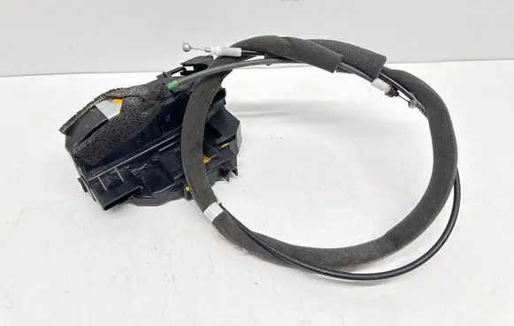 Nissan Juke I F15 Front door lock