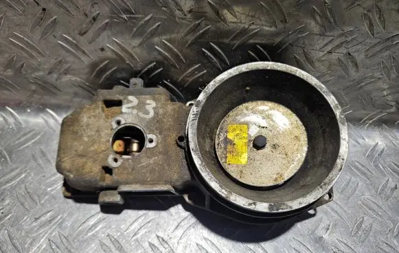 Audi 80 90 B3 Fuel distributor 0438121073 034133353N