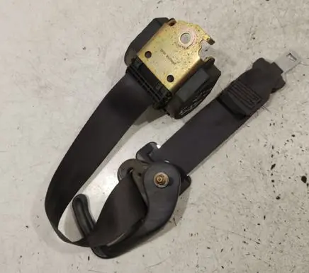 Middle seatbelt (rear)