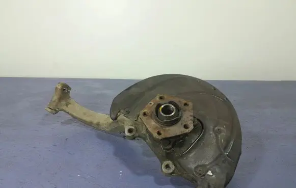 Audi Q7 4M Front wheel hub spindle knuckle 4M0407560