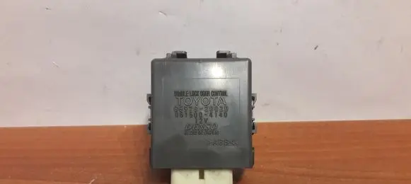 Toyota Avensis T270 Hazard warning light relay 8597020020 A44