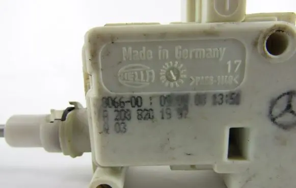 Mercedes-Benz E W211 Central locking motor A2038201997