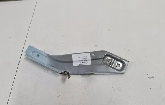 Renault Twingo III Fender mounting bracket 631439060R