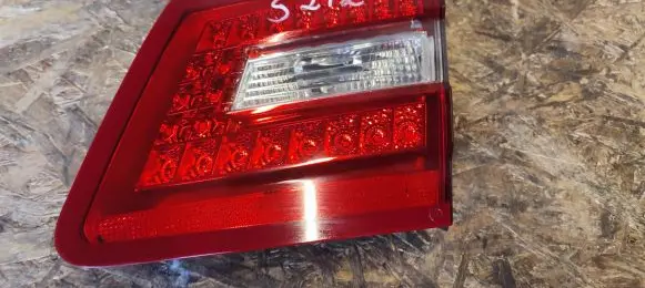 Mercedes-Benz E W212 Tailgate rear/tail lights 2128201064