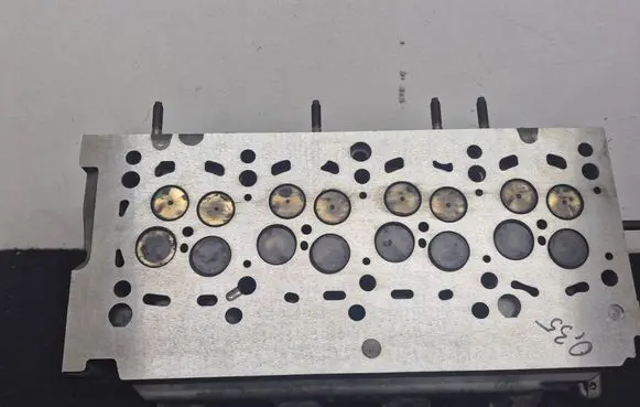 Volkswagen PASSAT B7 Engine head 03L103373J
