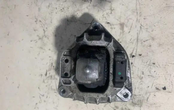 BMW 7 F01 F02 F03 F04 Engine mount bracket G2038310