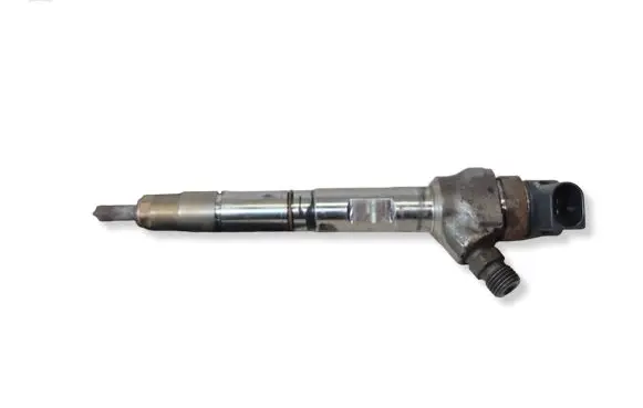 Volkswagen PASSAT B8 Fuel injector 04L130277AD