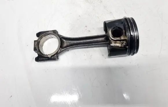 Volkswagen Caddy Piston with connecting rod