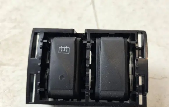 Nissan NV300 Windscreen/window heater switch 1259364X 4168 48133M
