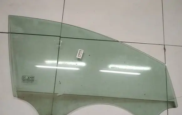 Ford Mondeo MK IV Front door window glass four-door as2